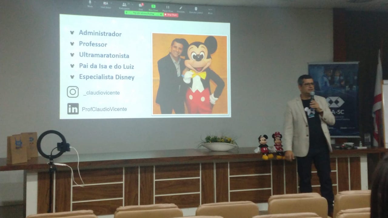 Você está visualizando atualmente Case Disney é apresentado na Unisul Florianópolis em evento apoiado pelo CRA-SC