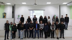 Leia mais sobre o artigo Alunos do IFC participam de palestra sobre o Conselho Regional