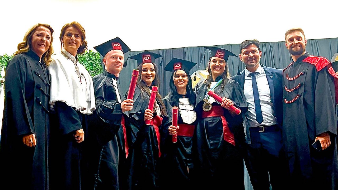 No momento, você está visualizando Representante regional participa de formaturas no meio-oeste