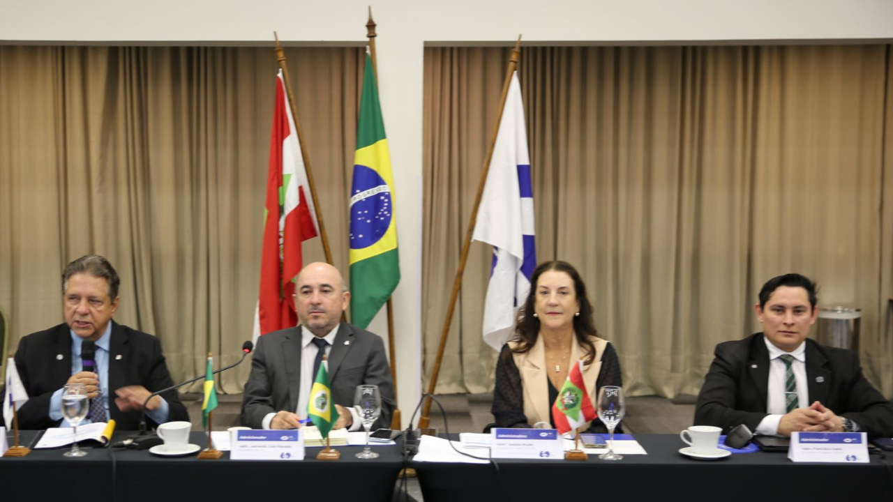 No momento, você está visualizando Diretoria do CFA se reúne em Florianópolis para debater diretrizes estratégicas da Administração do Brasil