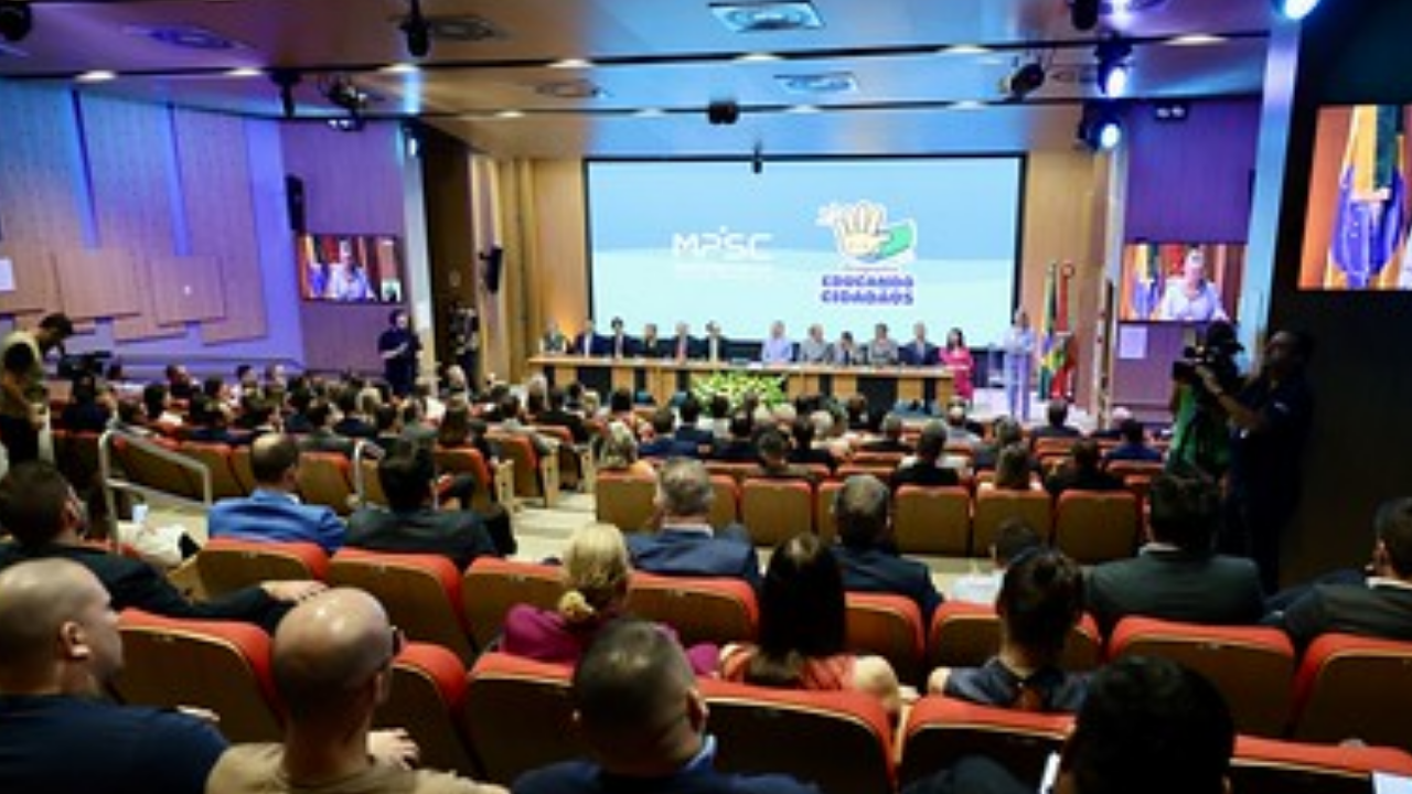 Leia mais sobre o artigo CRA-SC participa de cerimônia comemorativa do primeiro ano do Programa Educando Cidadãos