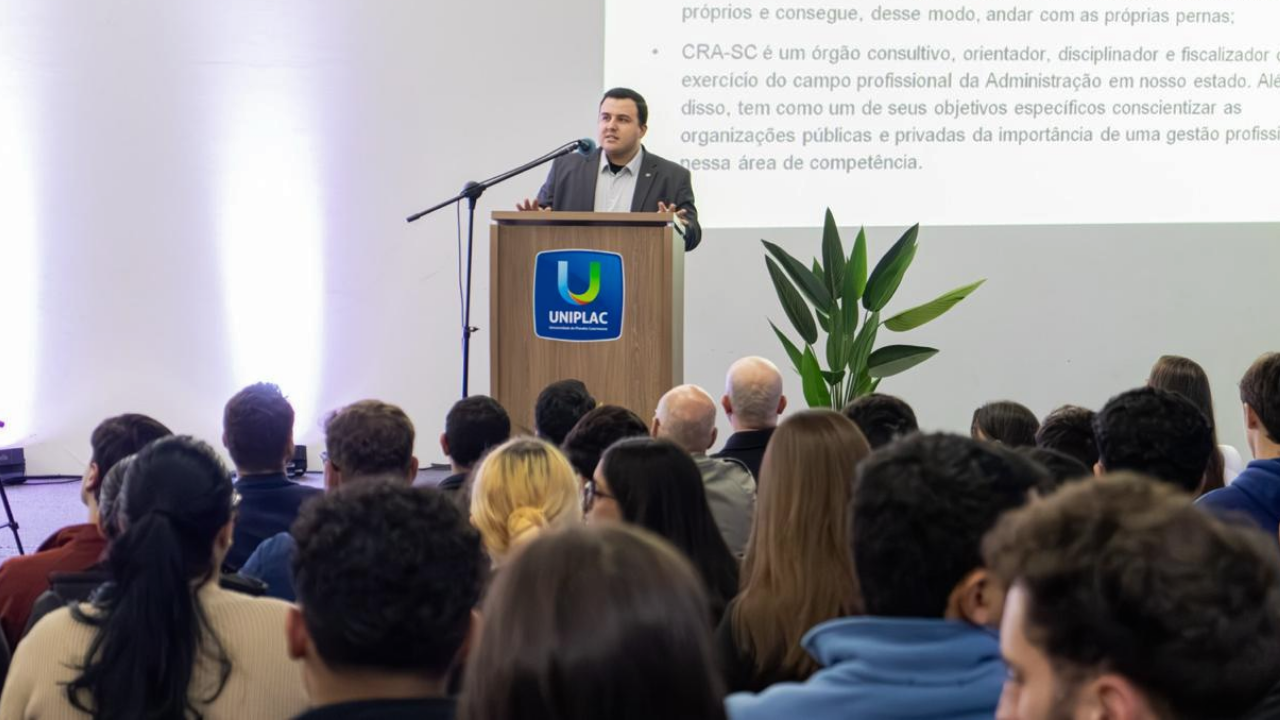 No momento, você está visualizando Dia do Profissional de Administração: CRA-SC presente no evento de  abertura da Semana Acadêmica da UNIPLAC