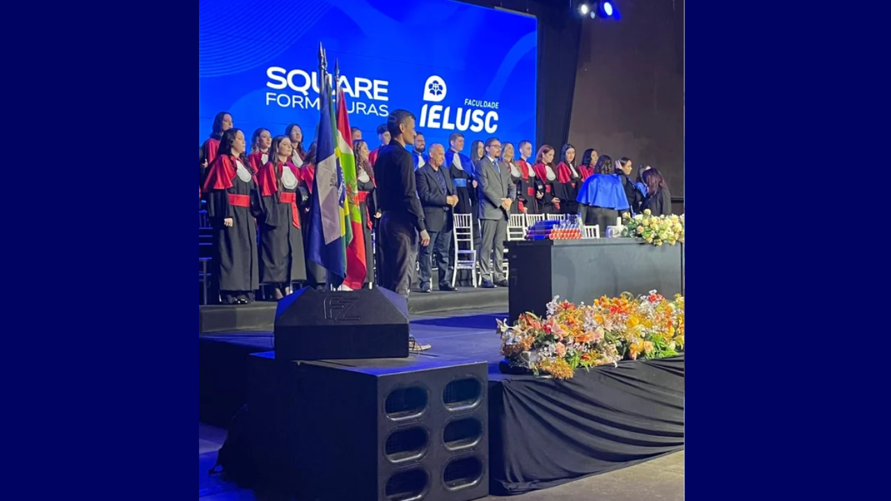 Leia mais sobre o artigo CRA-SC prestigia formatura e homenageia aluno destaque na IELUSC em Joinville