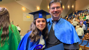 Leia mais sobre o artigo Aluna destaque da UNIARP Caçador recebe homenagem do CRA-SC