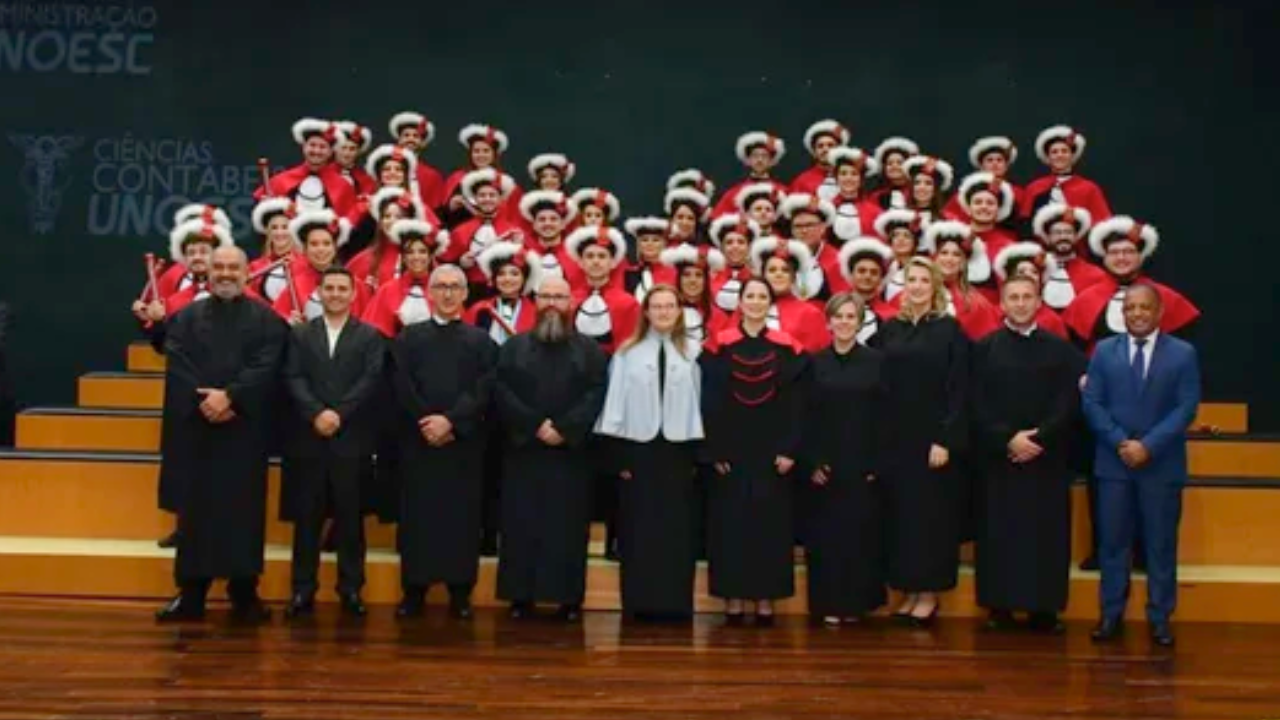 No momento, você está visualizando CRA-SC prestigia colação de grau de Administração da Unoesc Xanxerê