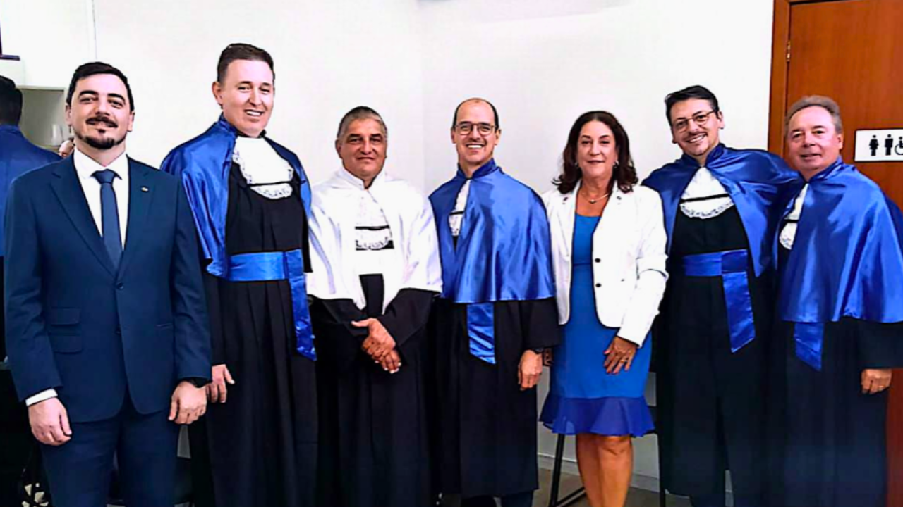 No momento, você está visualizando CRA-SC integra mesa de autoridades em formatura da ESAG UDESC