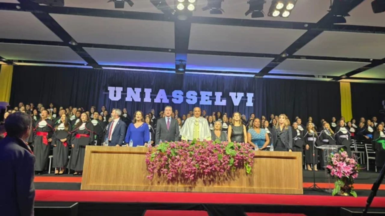 No momento, você está visualizando CRA-SC participa de formatura da Uniasselvi em Florianópolis e reconhece destaques acadêmicos