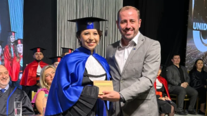 Leia mais sobre o artigo CRA-SC participa de formatura da UNIDAVI em Ibirama e entrega Mérito Acadêmico