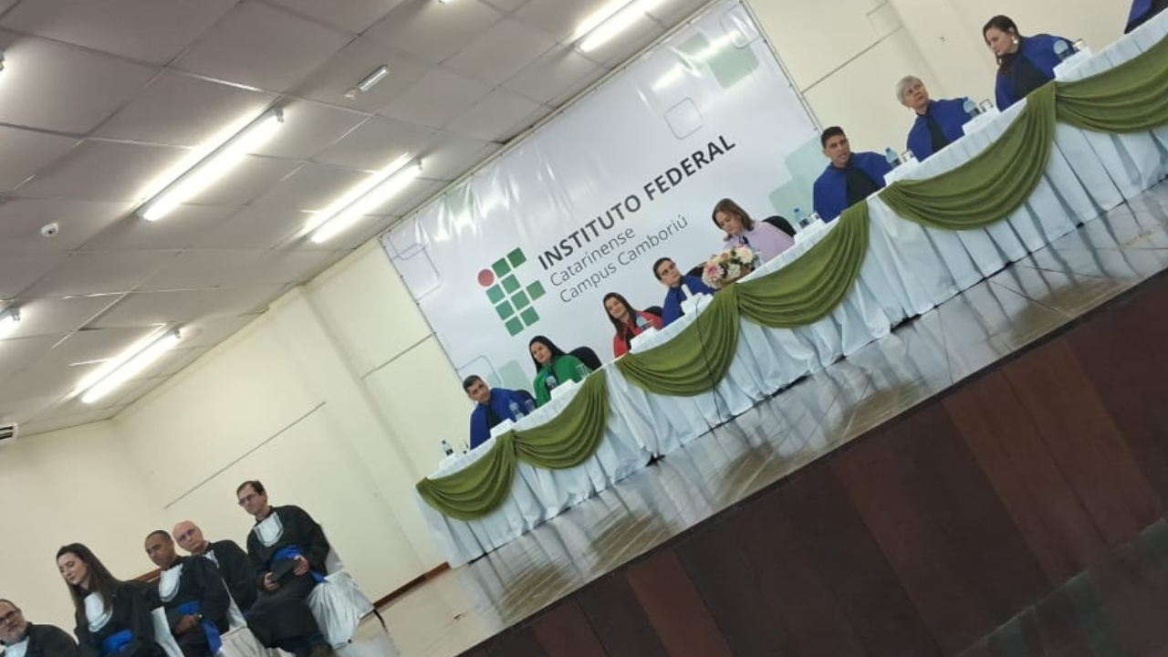 No momento, você está visualizando CRA-SC prestigia colação de grau do IFC Campus Camboriú