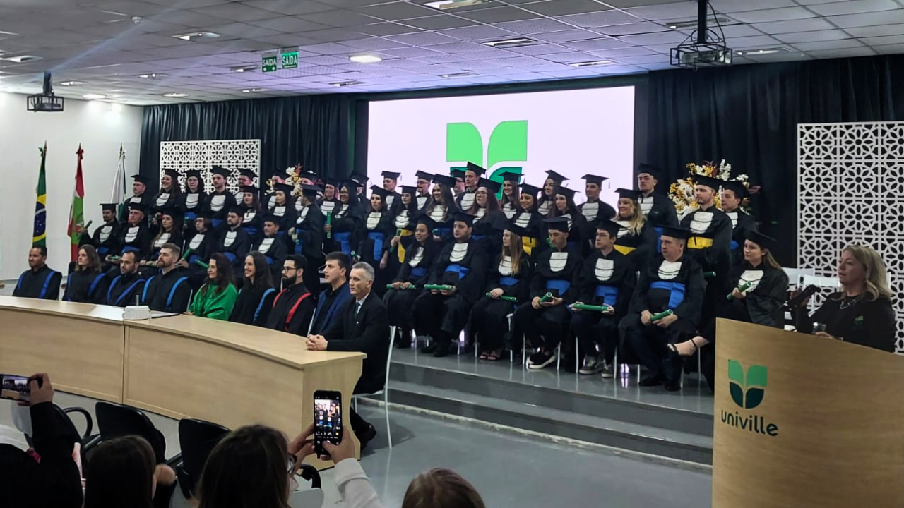 No momento, você está visualizando CRA-SC prestigia colação de grau do curso de Administração da Univille em São Bento do Sul